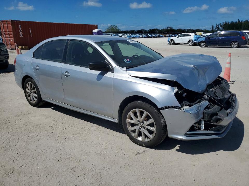 42035956 :رقم المزاد ، 3VWD17AJ8FM218138 vin ، 2015 Volkswagen Jetta مزاد بيع