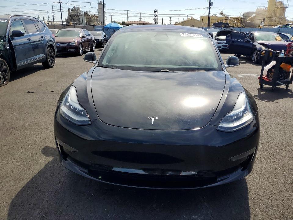 79627015 :رقم المزاد ، 5YJ3E1EA9JF012477 vin ، 2018 Tesla Model 3 مزاد بيع