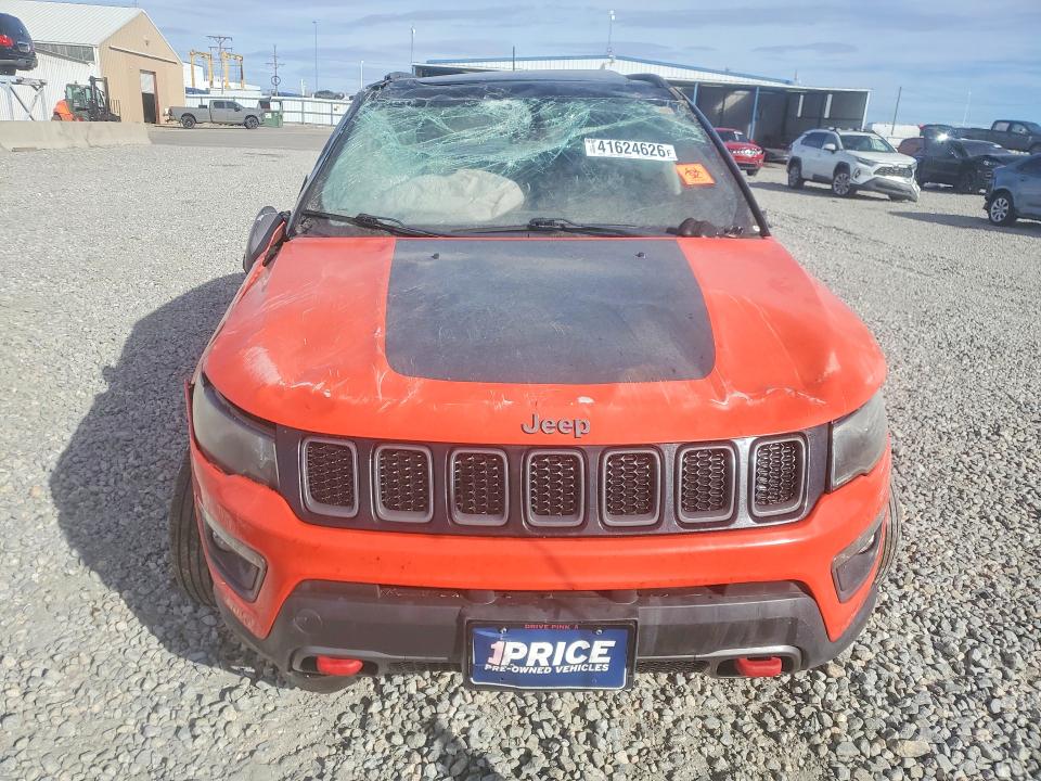 41624626 :رقم المزاد ، 3C4NJDDB5HT657283 vin ، 2017 Jeep Compass مزاد بيع