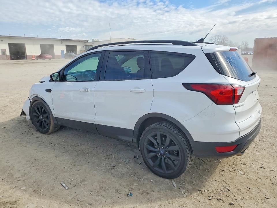 2019 Ford Escape მანქანა იყიდება აუქციონზე, vin: 1FMCU0GD4KUB10101, აუქციონის ნომერი: 46720856