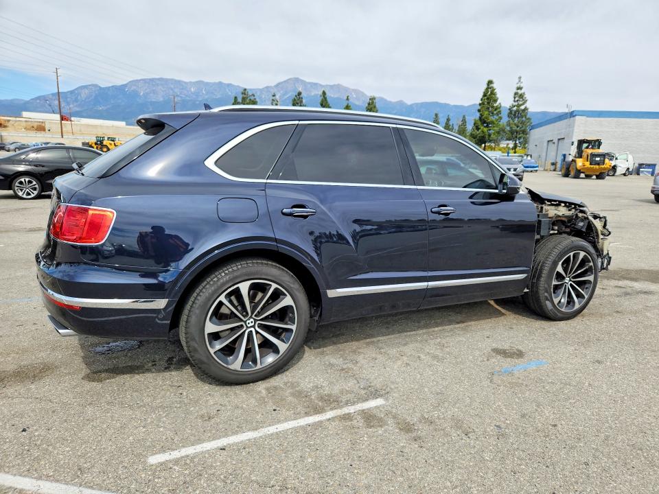2018 Bentley Bentayga მანქანა იყიდება აუქციონზე, vin: SJAAC2ZV8JC021752, აუქციონის ნომერი: 41730566