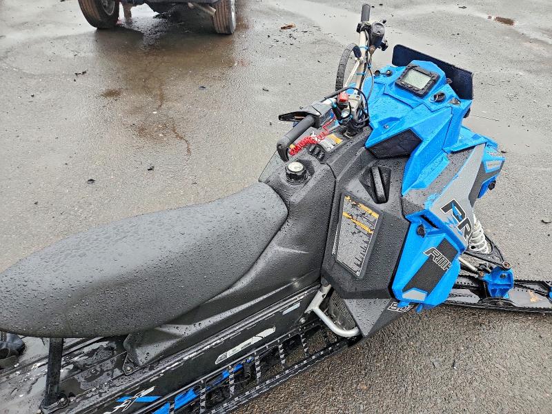 47067546 :رقم المزاد ، SN1EFM8P6HC712789 vin ، 2017 Polaris Rmk 800 مزاد بيع