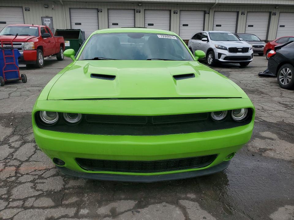 79509975 :رقم المزاد ، 2C3CDZAT8FH723215 vin ، 2015 Dodge Challenger مزاد بيع
