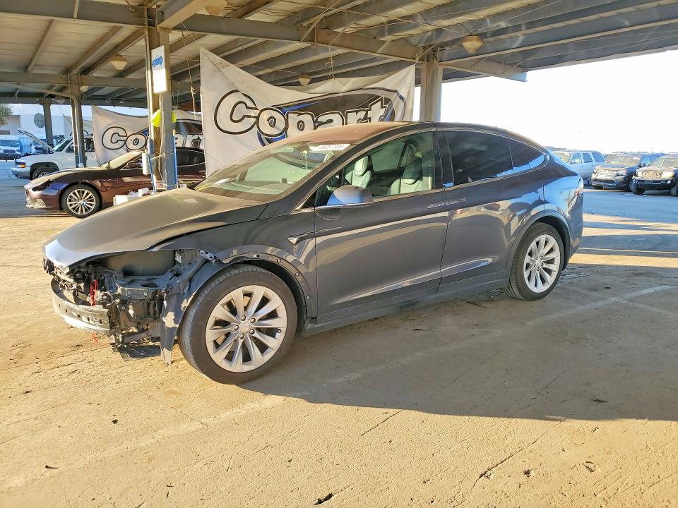 2018 Tesla Model X მანქანა იყიდება აუქციონზე, vin: 5YJXCAE24JF123616, აუქციონის ნომერი: 46067306