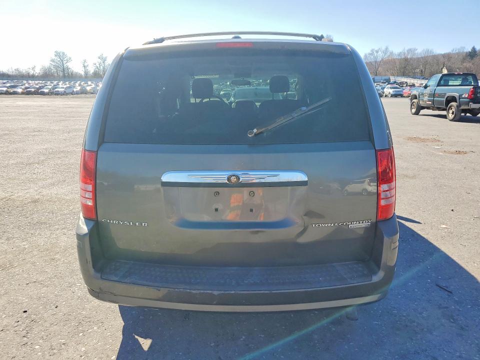 45666656 :رقم المزاد ، 2A4RR5D11AR270918 vin ، 2010 Chrysler Town & Country مزاد بيع