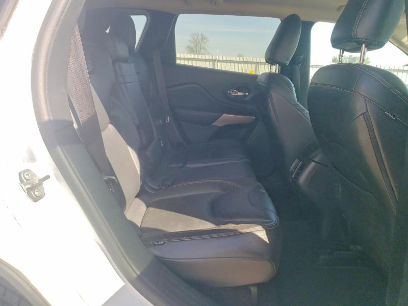 47056426 :رقم المزاد ، 1C4PJLCB3JD544027 vin ، 2018 Jeep Cherokee مزاد بيع