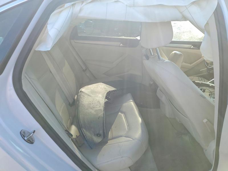 47020726 :رقم المزاد ، 1VWAT7A36FC072922 vin ، 2015 Volkswagen Passat مزاد بيع