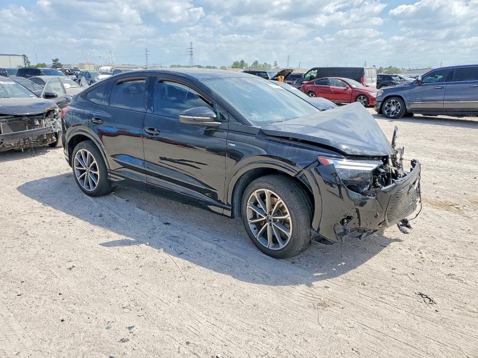 47027466 :رقم المزاد ، WA132BFZ3NP015495 vin ، 2022 Audi Q4 E-tron مزاد بيع