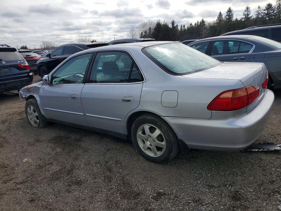2000 Honda Accord მანქანა იყიდება აუქციონზე, vin: 1HGCG5671YA813817, აუქციონის ნომერი: 79983825