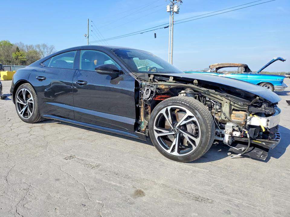 48066466 :رقم المزاد ، WAUCJBFW0N7008113 vin ، 2022 Audi E-tron Gt مزاد بيع