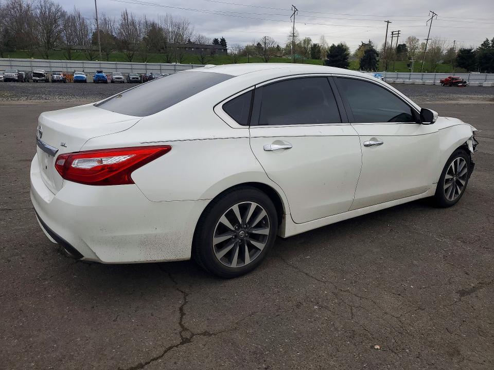 Продажа на аукционе авто 2017 Nissan Altima, vin: 1N4AL3AP2HC223228, номер лота: 48228186