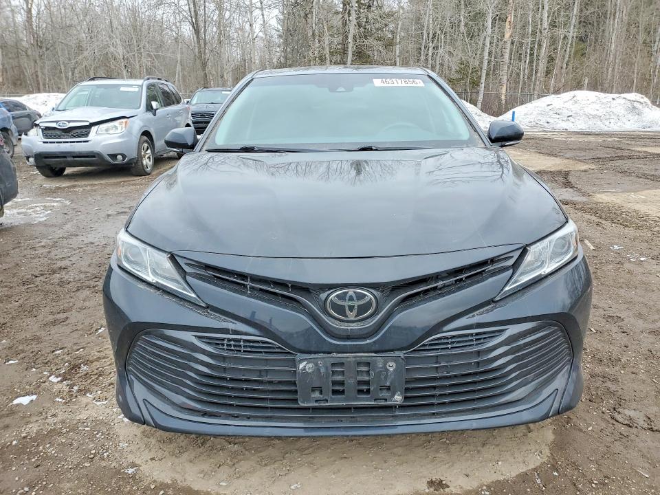 46317856 :رقم المزاد ، 4T1B11HK0JU507374 vin ، 2018 Toyota Camry مزاد بيع