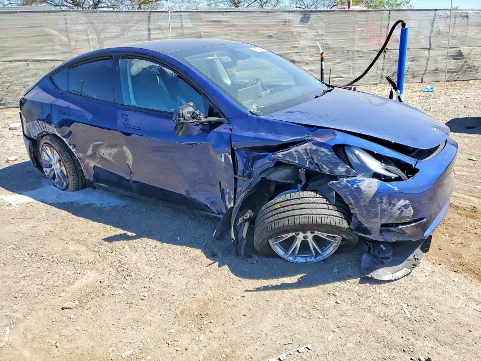 2024 Tesla Model Y მანქანა იყიდება აუქციონზე, vin: 7SAYGDEE2RA239025, აუქციონის ნომერი: 46483446