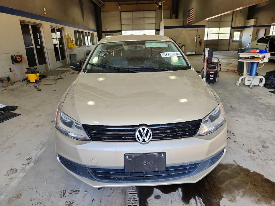 47757806 :رقم المزاد ، 3VWD17AJ0EM295472 vin ، 2014 Volkswagen Jetta مزاد بيع