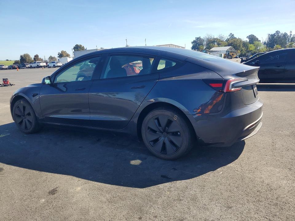 42074736 :رقم المزاد ، 5YJ3E1EAXSF970884 vin ، 2025 Tesla Model 3 مزاد بيع
