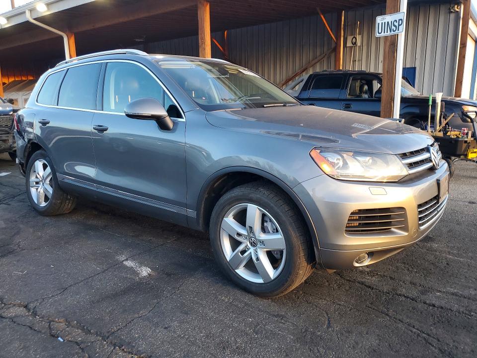 47611086 :رقم المزاد ، WVGEP9BP9DD010343 vin ، 2013 Volkswagen Touareg مزاد بيع