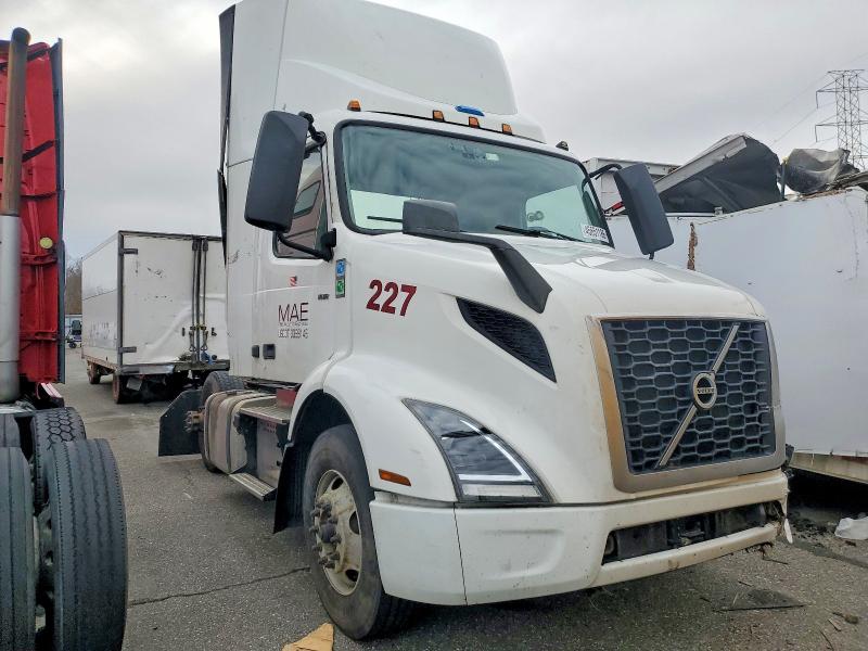 Продажа на аукционе авто 2022 Volvo Vnr, vin: 4V4W19EGXNN285547, номер лота: 45651186