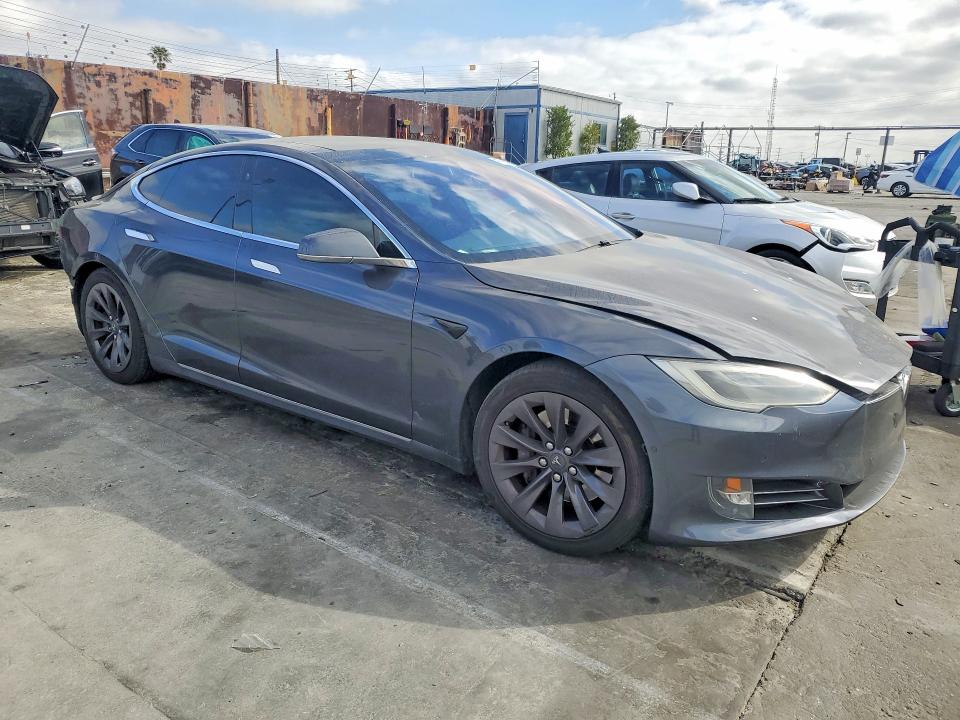 41916776 :رقم المزاد ، 5YJSA1E26HF219371 vin ، 2017 Tesla Model S مزاد بيع