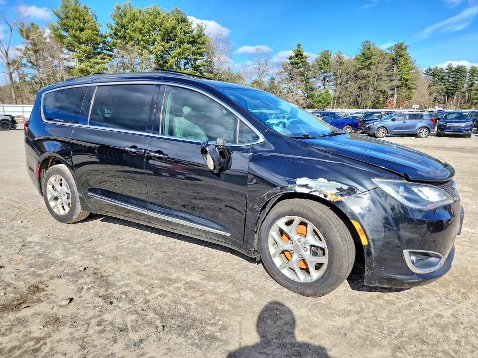 46114536 :رقم المزاد ، 2C4RC1BG4HR552455 vin ، 2017 Chrysler Pacifica مزاد بيع