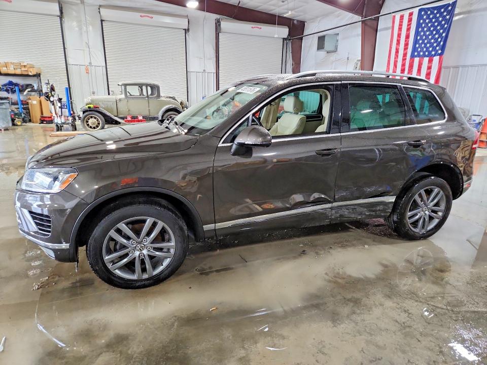 45511576 :رقم المزاد ، WVGEF9BP6FD007020 vin ، 2015 Volkswagen Touareg مزاد بيع