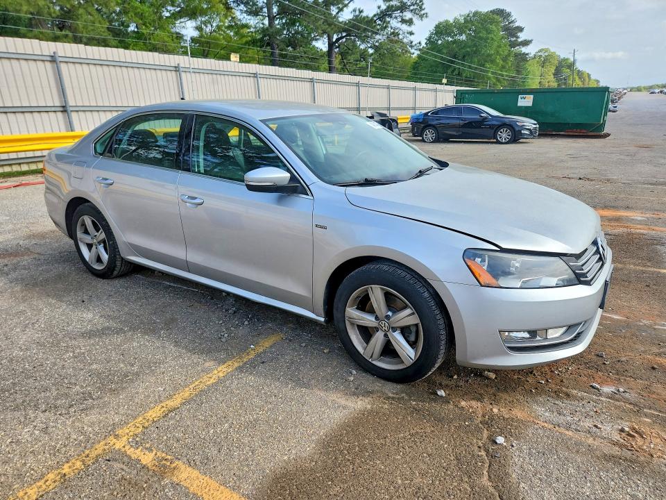 48144776 :رقم المزاد ، 1VWAS7A36FC095331 vin ، 2015 Volkswagen Passat مزاد بيع