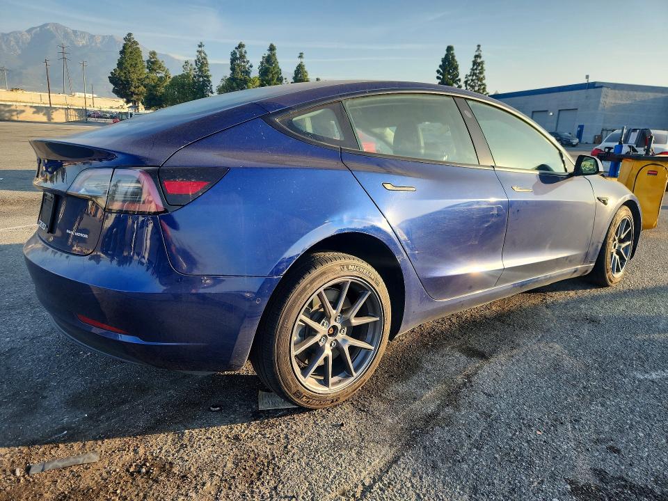 47652566 :رقم المزاد ، 5YJ3E1EB4NF145212 vin ، 2022 Tesla Model 3 مزاد بيع