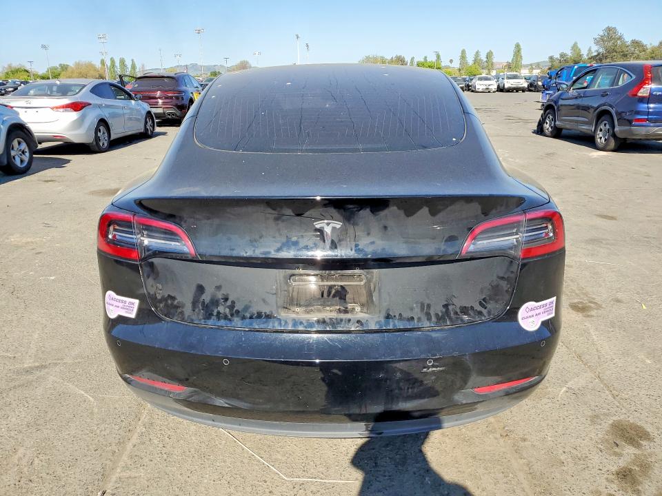 Продажа на аукционе авто 2018 Tesla Model 3, vin: 5YJ3E1EA4JF165817, номер лота: 45890386