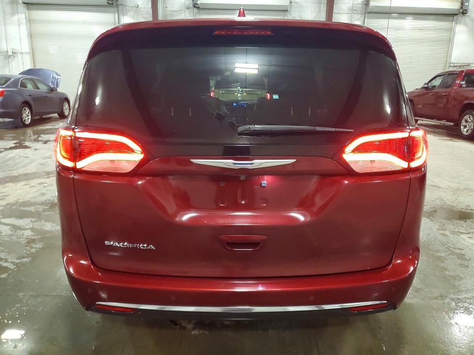 41889696 :رقم المزاد ، 2C4RC1EG8HR839843 vin ، 2017 Chrysler Pacifica مزاد بيع