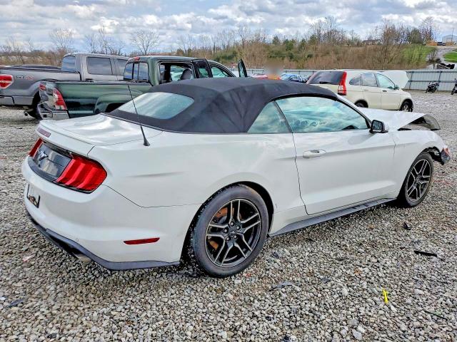45643276 :رقم المزاد ، 1FATP8UH9J5177051 vin ، 2018 Ford Mustang مزاد بيع