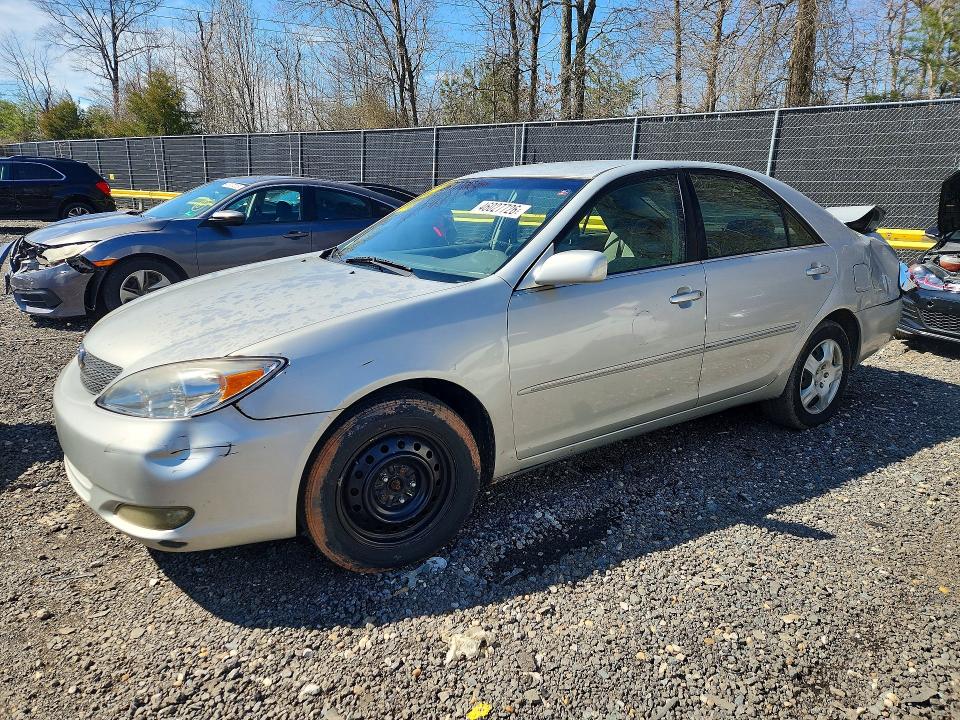 46027726 :رقم المزاد ، 4T1BE30K03U696560 vin ، 2003 Toyota Camry مزاد بيع