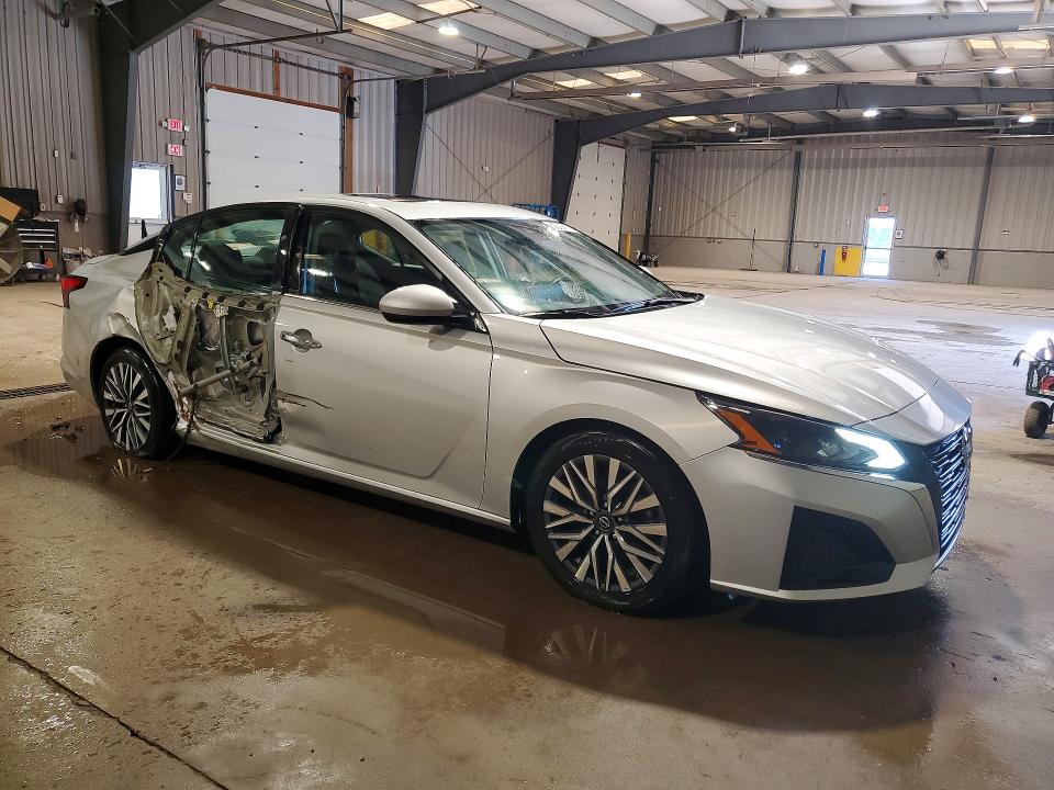 Продажа на аукционе авто 2023 Nissan Altima, vin: 1N4BL4DV2PN323997, номер лота: 79404225
