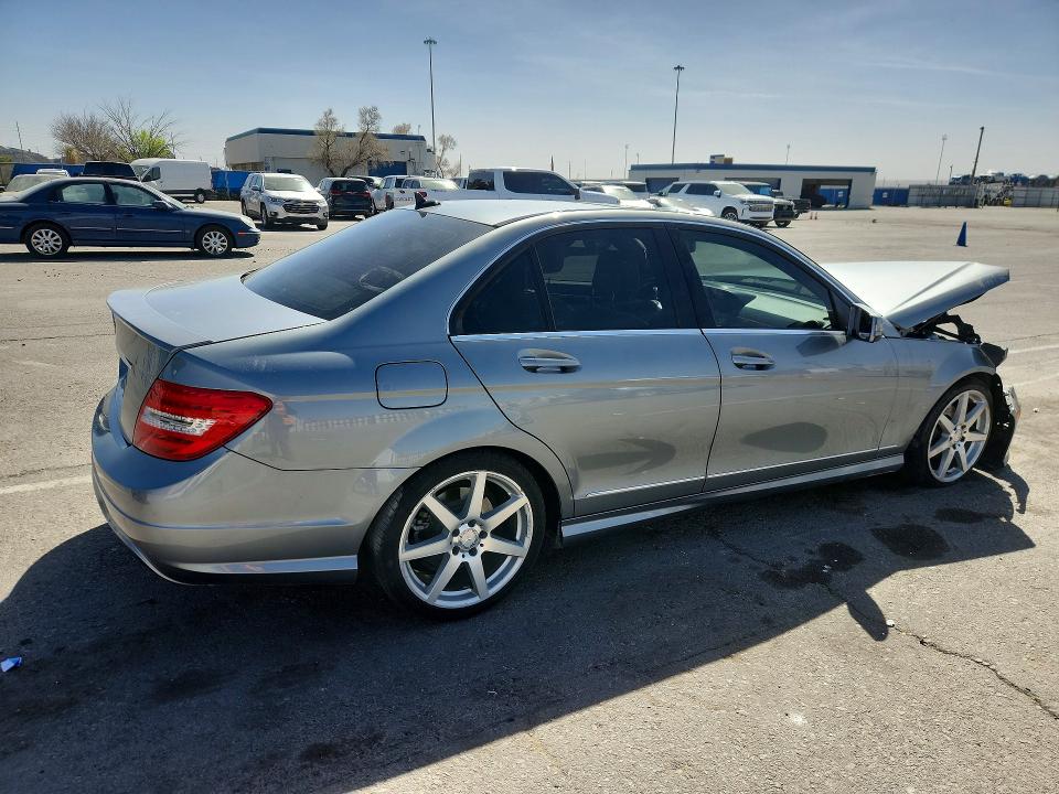 Продажа на аукционе авто 2013 Mercedes-benz C, vin: WDDGF4HBXDR264389, номер лота: 46235886