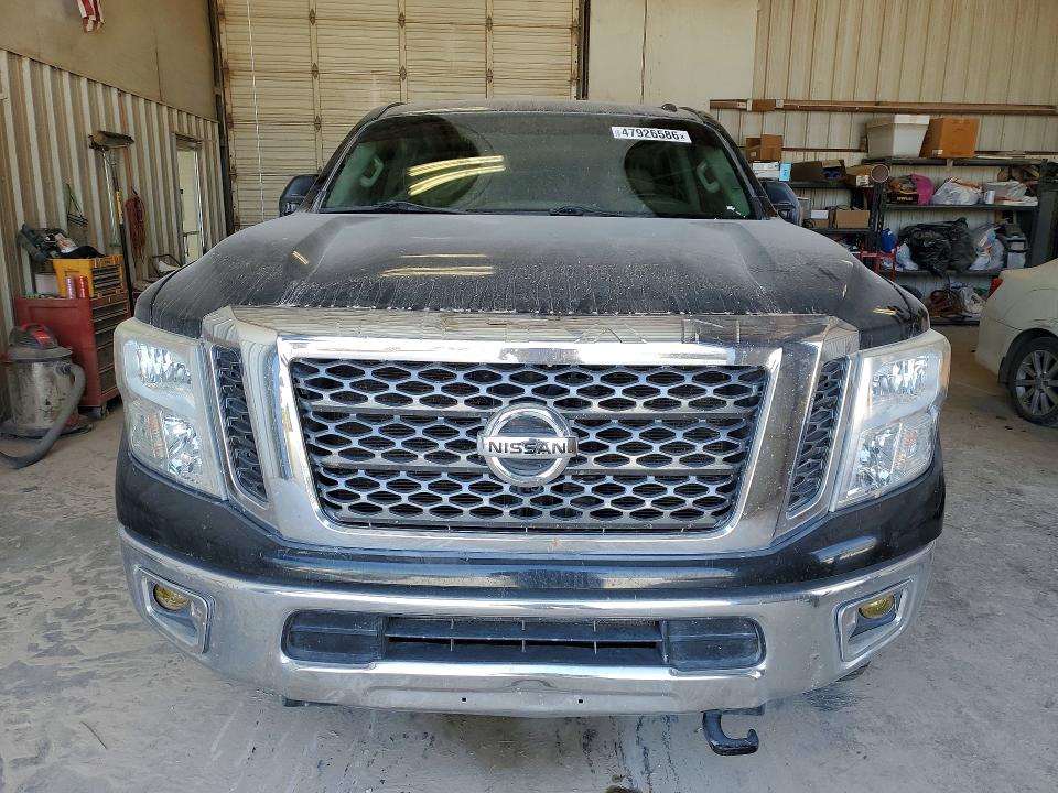 47926586 :رقم المزاد ، 1N6BA1F32HN533301 vin ، 2017 Nissan Titan Xd مزاد بيع