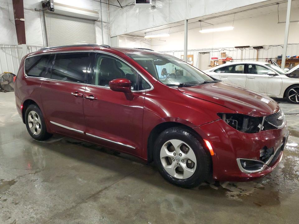 41889696 :رقم المزاد ، 2C4RC1EG8HR839843 vin ، 2017 Chrysler Pacifica مزاد بيع