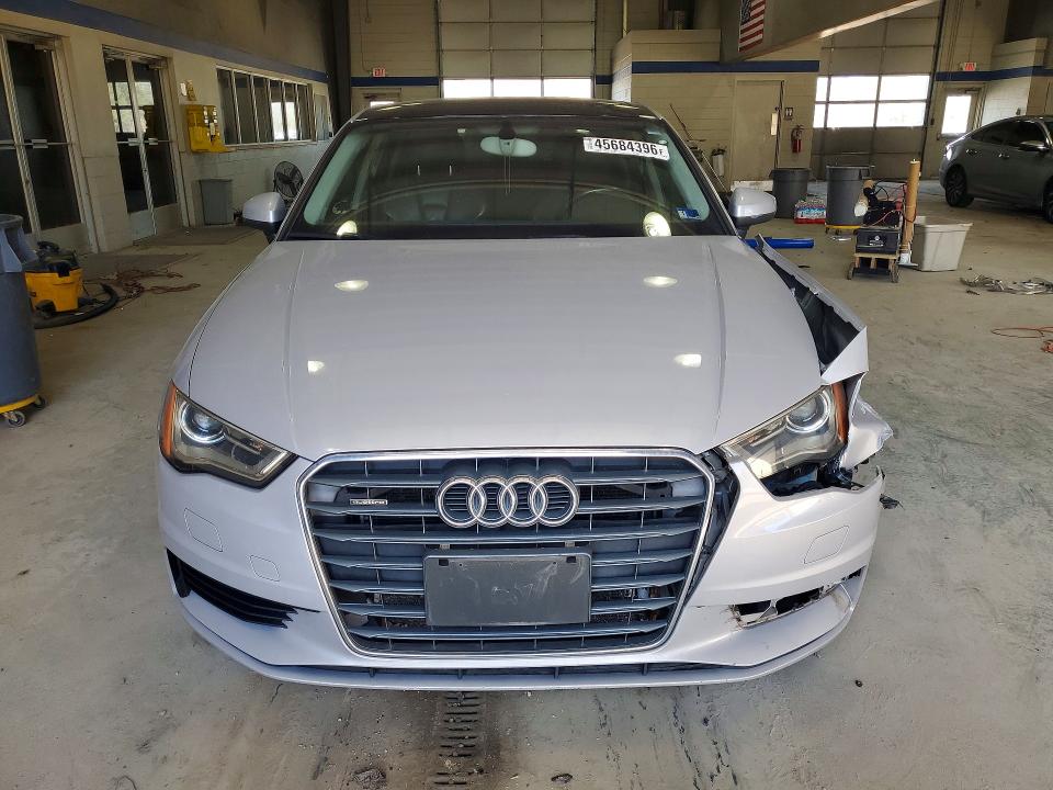 Продажа на аукционе авто 2015 Audi A3, vin: WAUEFGFF8F1010980, номер лота: 45684396