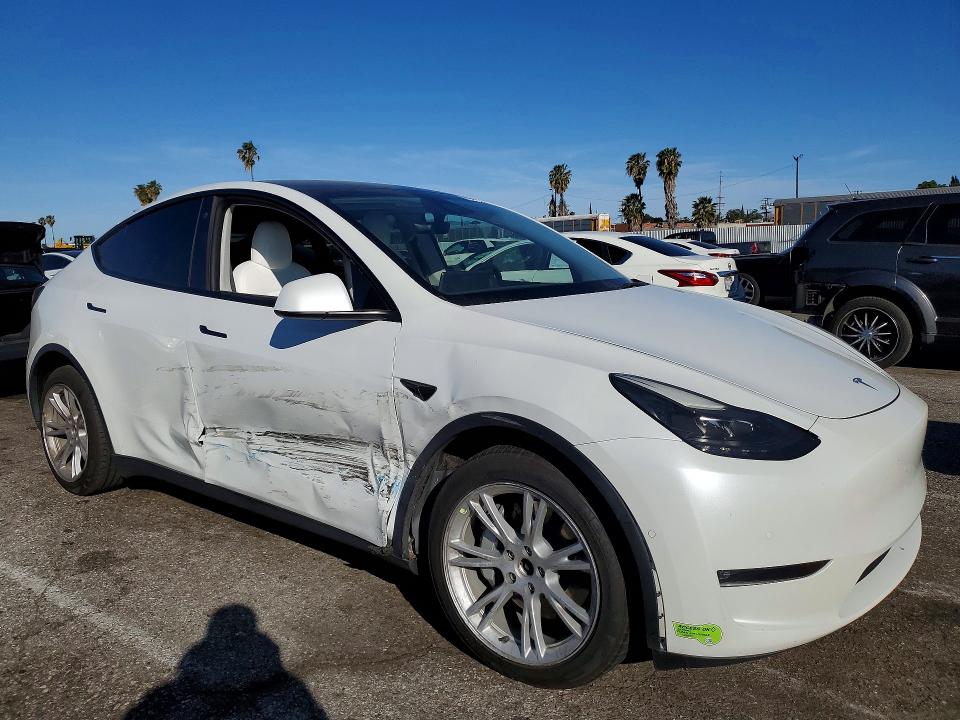 79909255 :رقم المزاد ، 7SAYGDEE3NF554901 vin ، 2022 Tesla Model Y مزاد بيع