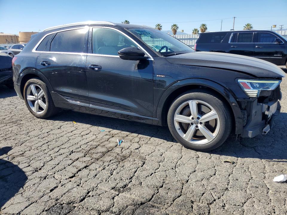 46636236 :رقم المزاد ، WA1LAAGE9KB008892 vin ، 2019 Audi E-tron مزاد بيع