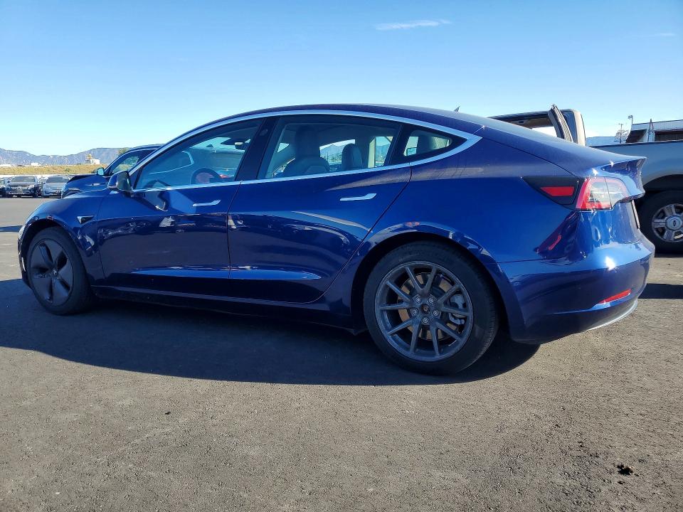 41964446 :رقم المزاد ، 5YJ3E1EA7KF400731 vin ، 2019 Tesla Model 3 مزاد بيع