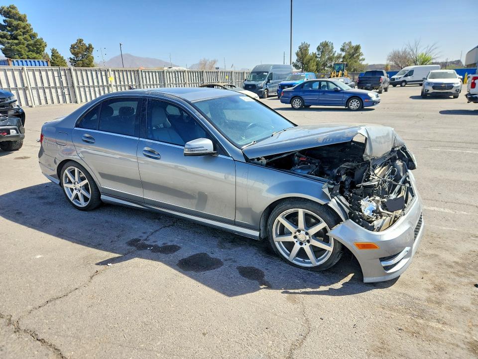 Продажа на аукционе авто 2013 Mercedes-benz C, vin: WDDGF4HBXDR264389, номер лота: 46235886