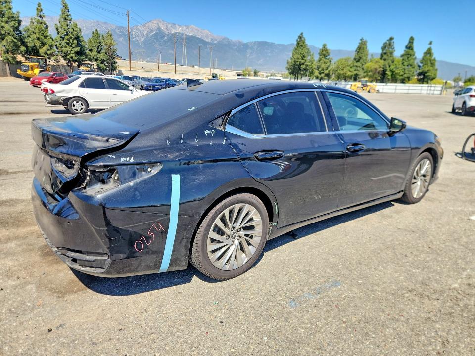 Продажа на аукционе авто 2019 Lexus Es, vin: 58AB21B1XKU001963, номер лота: 46906856