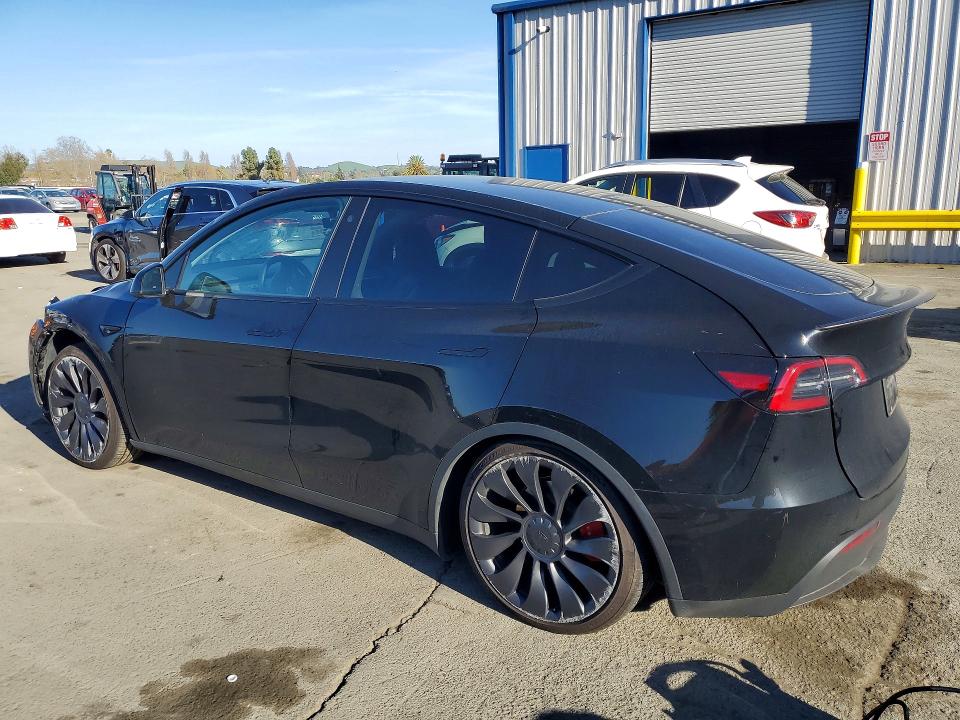 42011456 :رقم المزاد ، 7SAYGDEF7PF712412 vin ، 2023 Tesla Model Y مزاد بيع