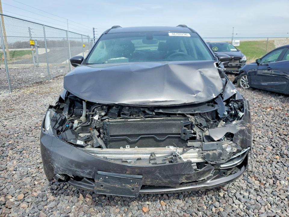 46709296 :رقم المزاد ، 2C4RC1BG2HR702515 vin ، 2017 Chrysler Pacifica مزاد بيع