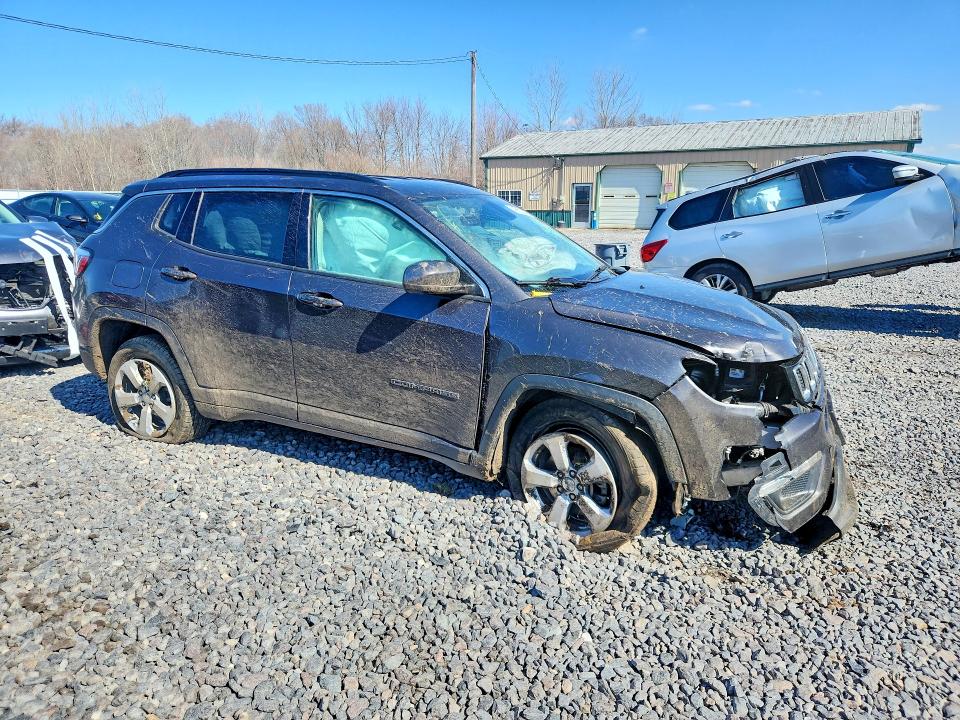 45622296 :رقم المزاد ، 3C4NJDBB6JT139093 vin ، 2018 Jeep Compass مزاد بيع