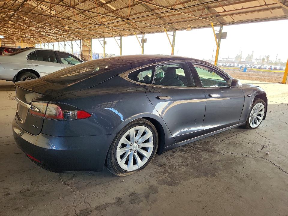 41660436 :رقم المزاد ، 5YJSA1E22JF275460 vin ، 2018 Tesla Model S مزاد بيع