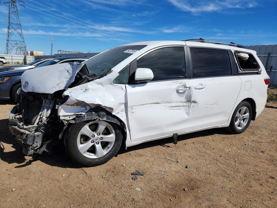 79477615 :رقم المزاد ، 5TDKK3DC8FS594982 vin ، 2015 Toyota Sienna مزاد بيع