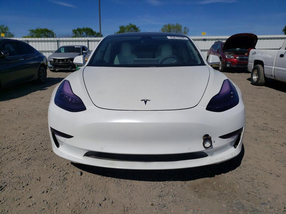 45813286 :رقم المزاد ، 5YJ3E1EB4KF437261 vin ، 2019 Tesla Model 3 مزاد بيع