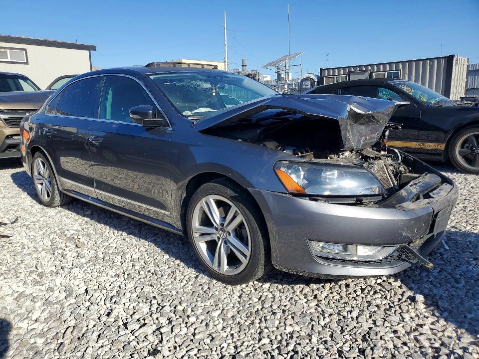 46710806 :رقم المزاد ، 1VWCV7A34FC010017 vin ، 2015 Volkswagen Passat مزاد بيع