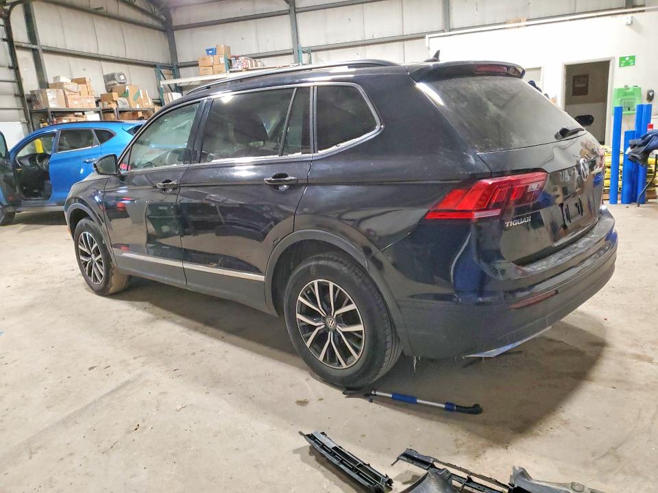 76444335 :رقم المزاد ، 3VV2B7AX1JM198529 vin ، 2018 Volkswagen Tiguan مزاد بيع