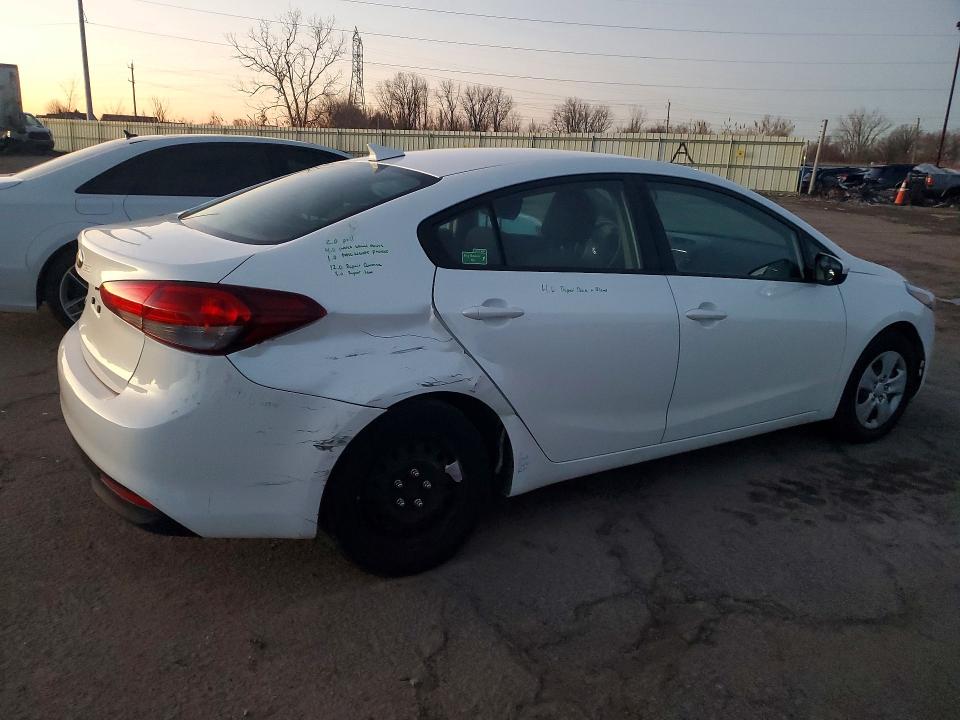 Продажа на аукционе авто 2018 Kia Forte, vin: 3KPFL4A71JE235598, номер лота: 41932526