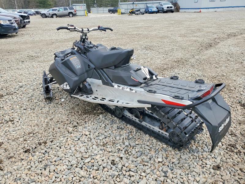 47090616 :رقم المزاد ، 2BPSUHNA1NV000977 vin ، 2022 Ski Renegade مزاد بيع